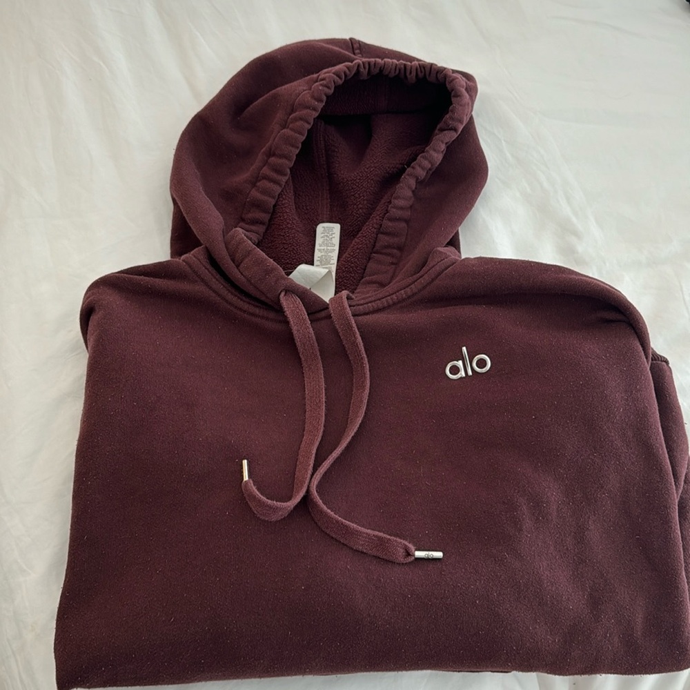 ALO Yoga Accolade Hoodie in Maroon, size Medium